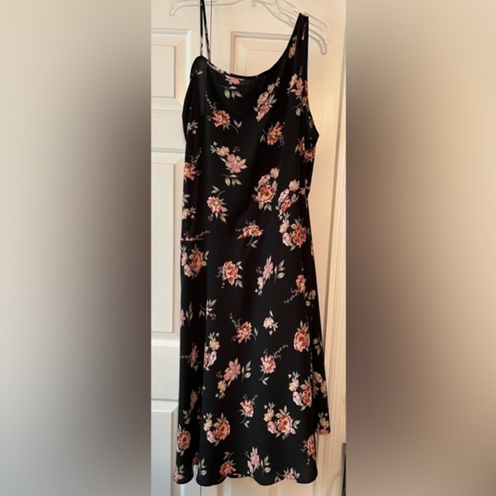 Unique Vintage Women's Black Floral Asymmetrical Shoulder Dress EUC 3X #2143
